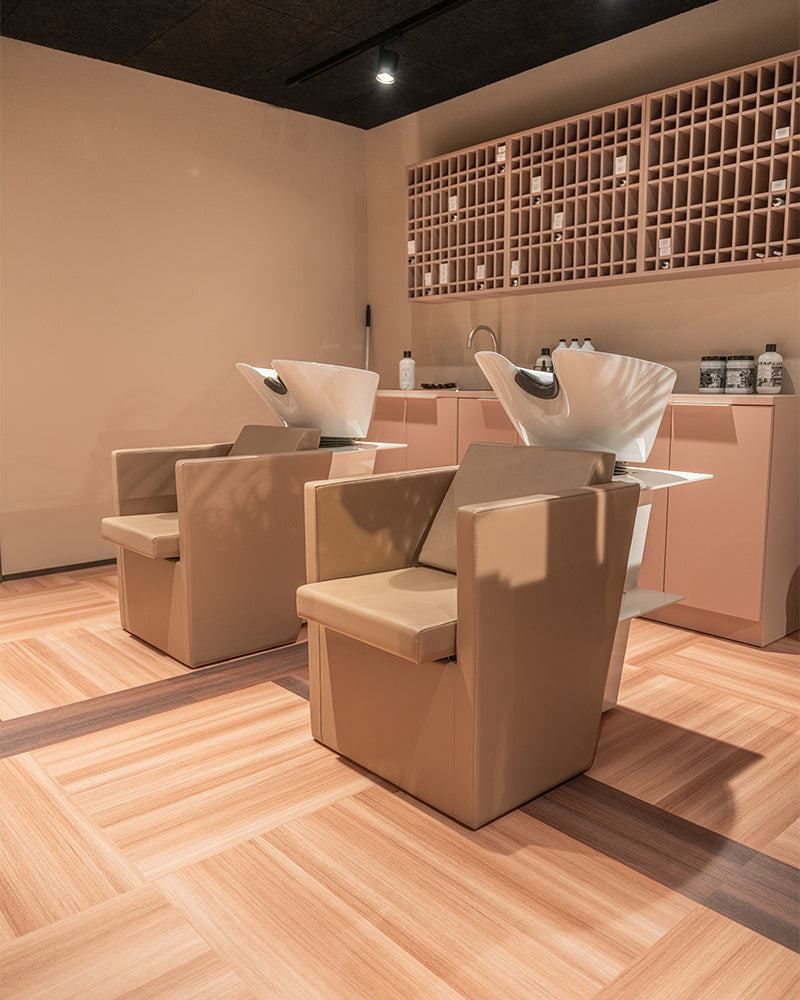 Compact - Brun vaskestol - hvid kumme