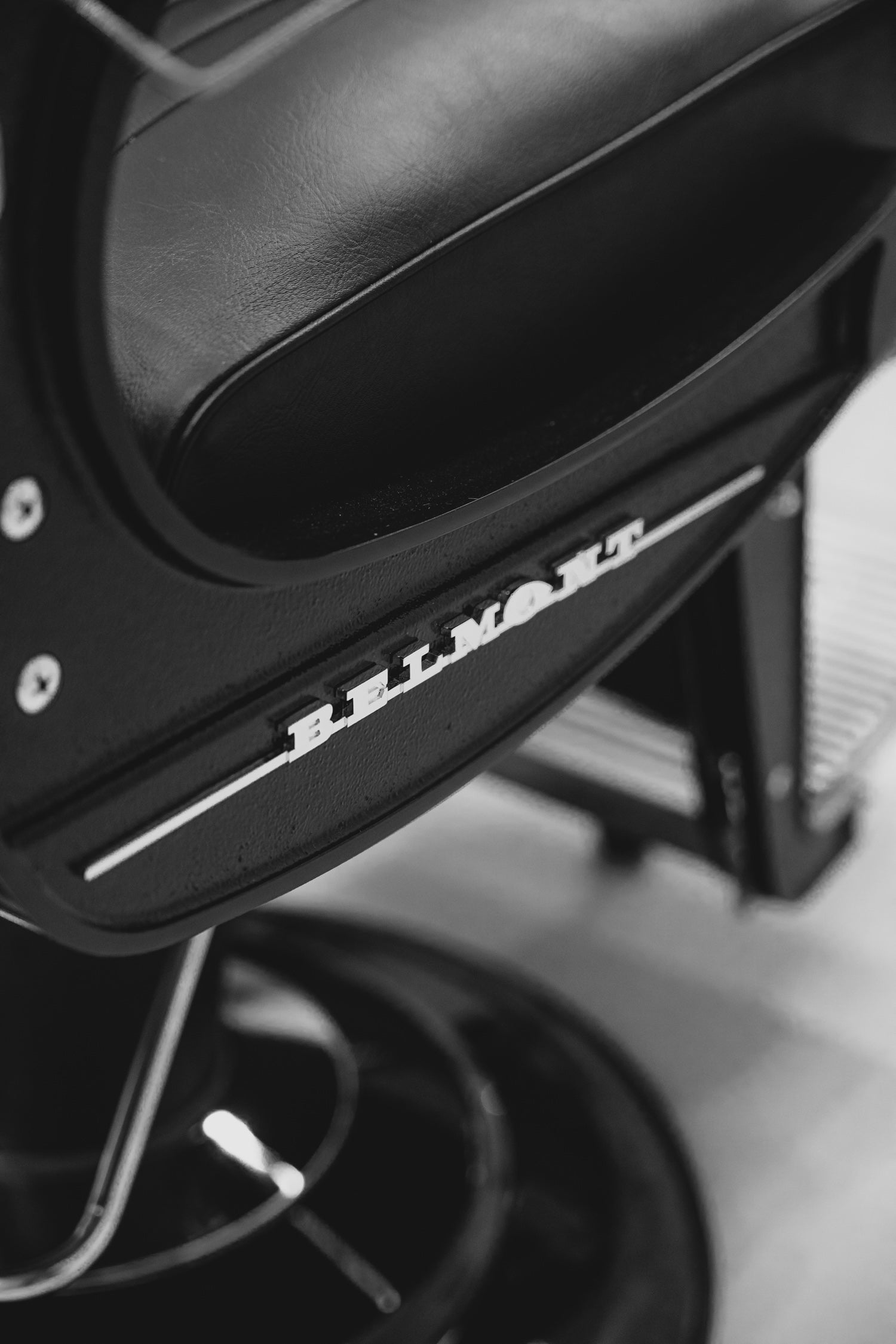 Apollo II Elite - Matsort barberstol med støbejernsstel