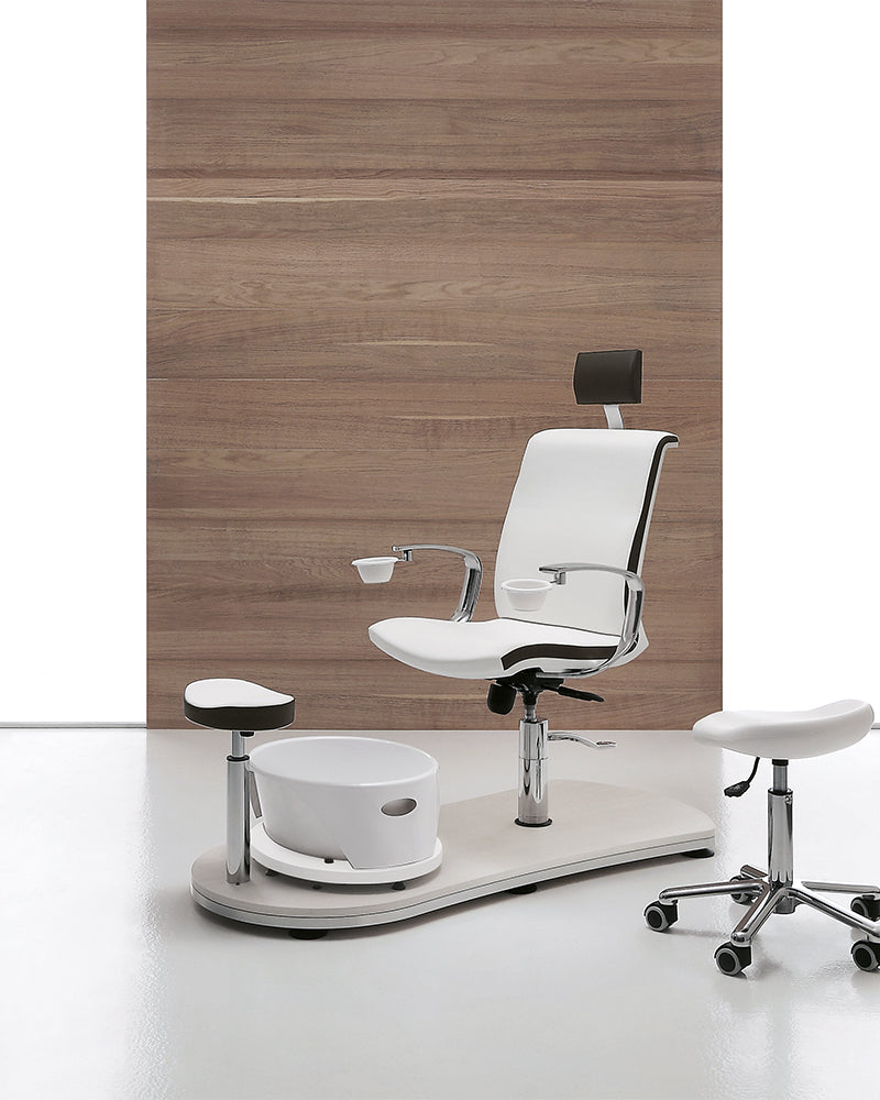 Mini Island - Hvid og brun pedicure stol - Base i hvidt egetræsmønster