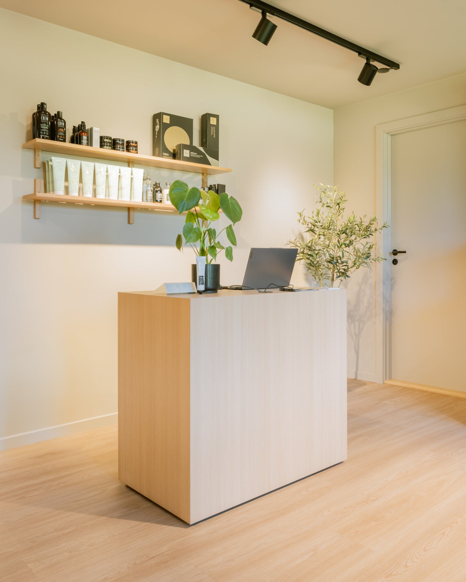 Hello - Receptionsdisk i egetræsmønster