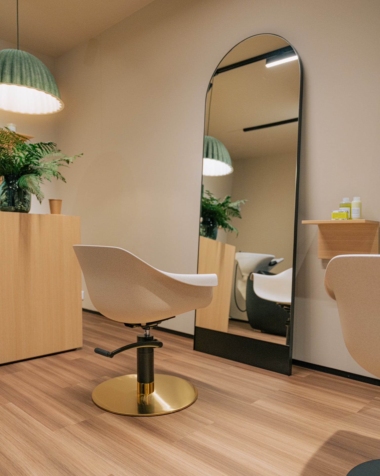 Verona - Fritstående frisørspejl - Sort ramme