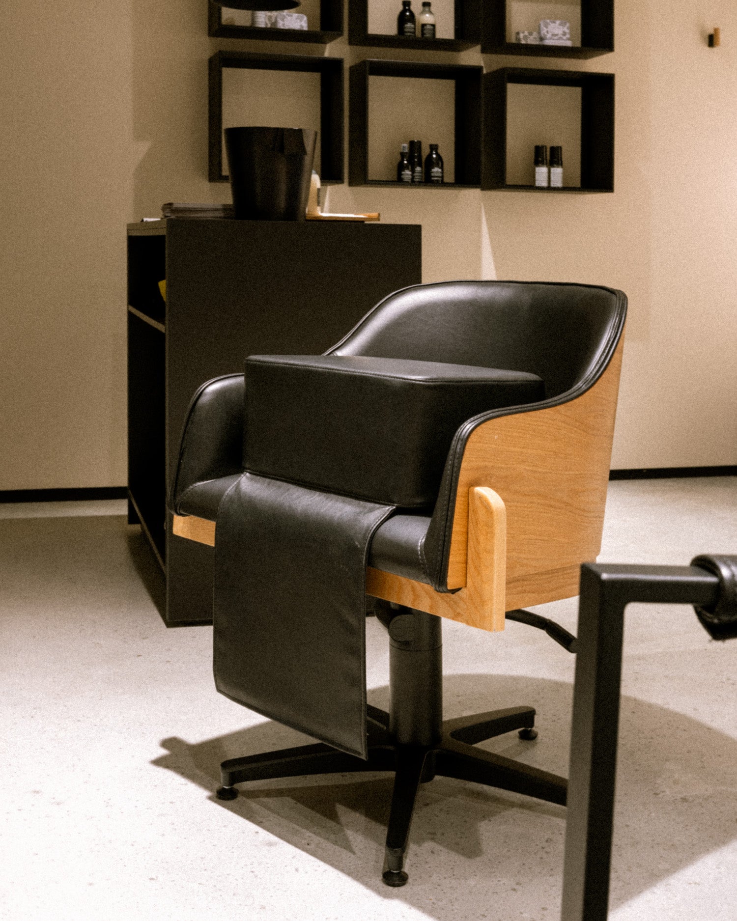 Sort Børnepude - Universal størrelse til frisørstol