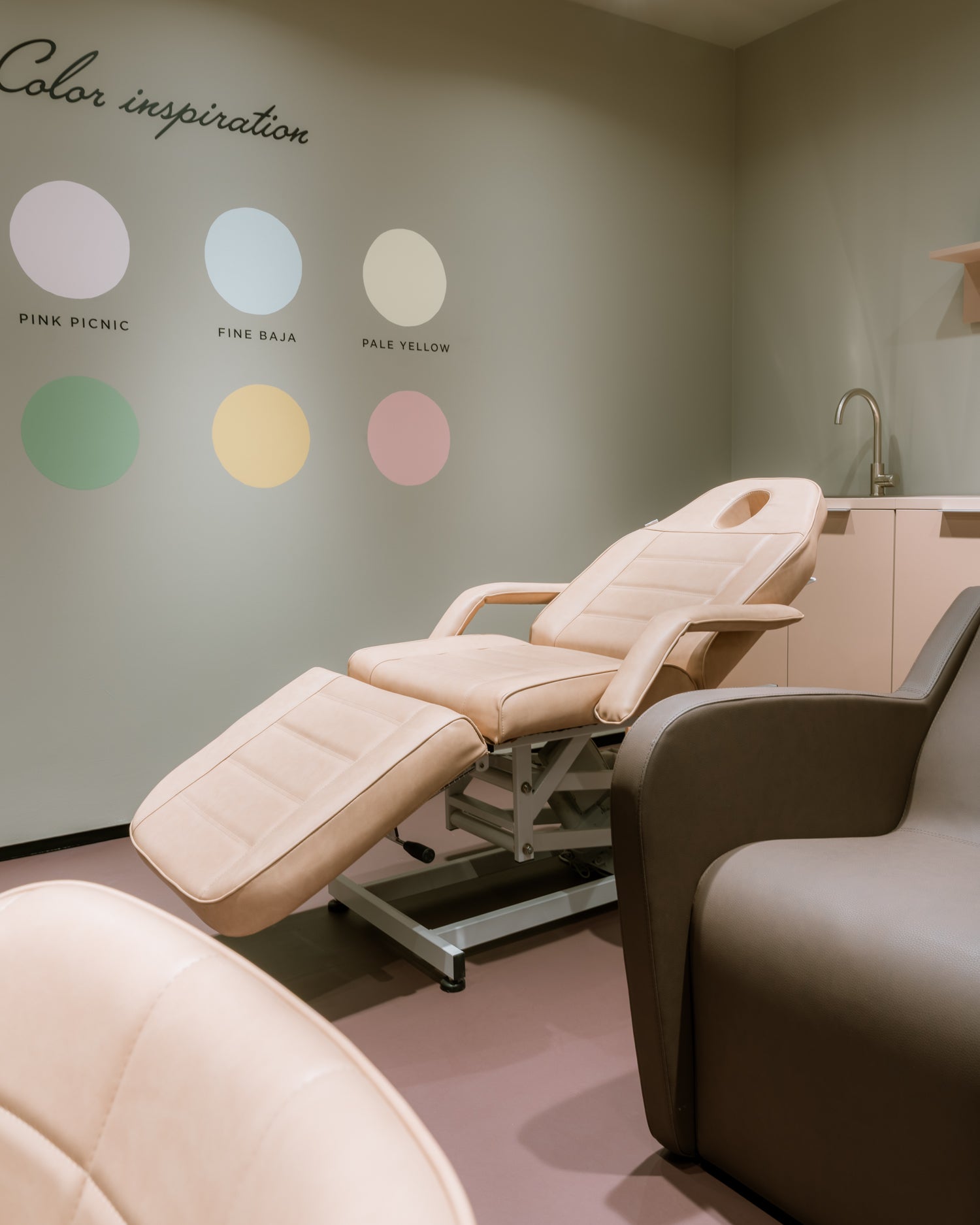 Aquarius II - Pink tatoveringsstol - Med motor