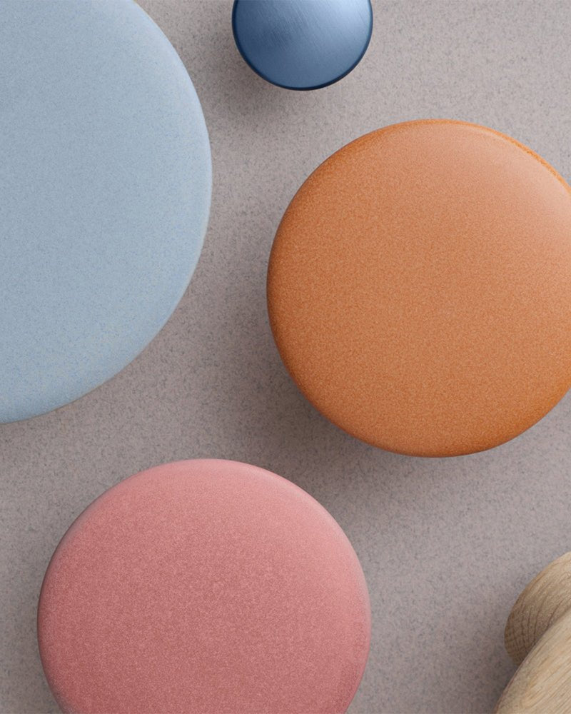 Dots - Knag i keramik - ø13