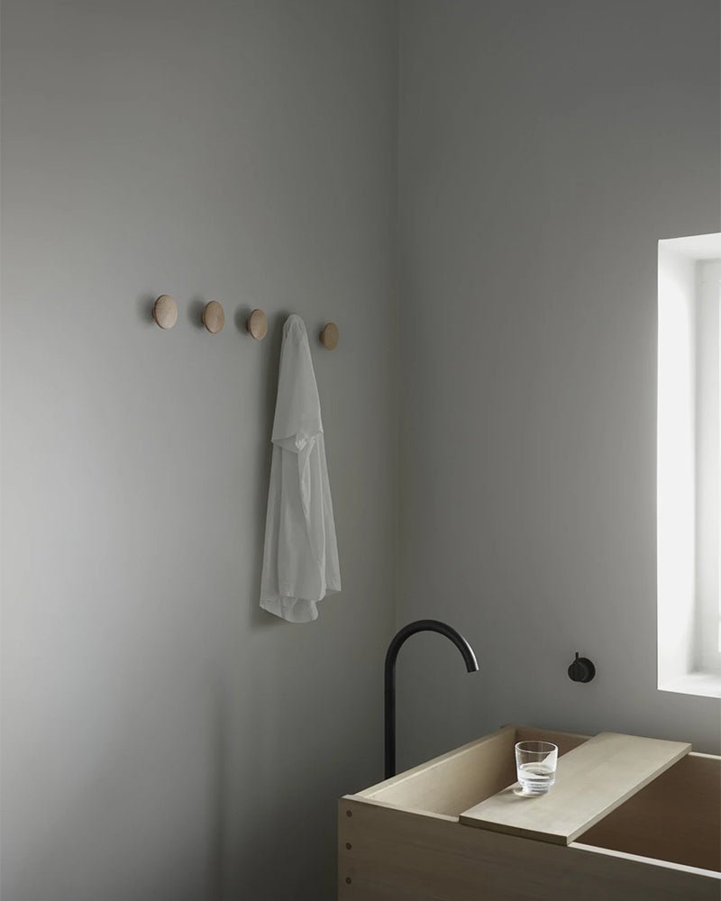 Dots - Knag i egetræ - ø17