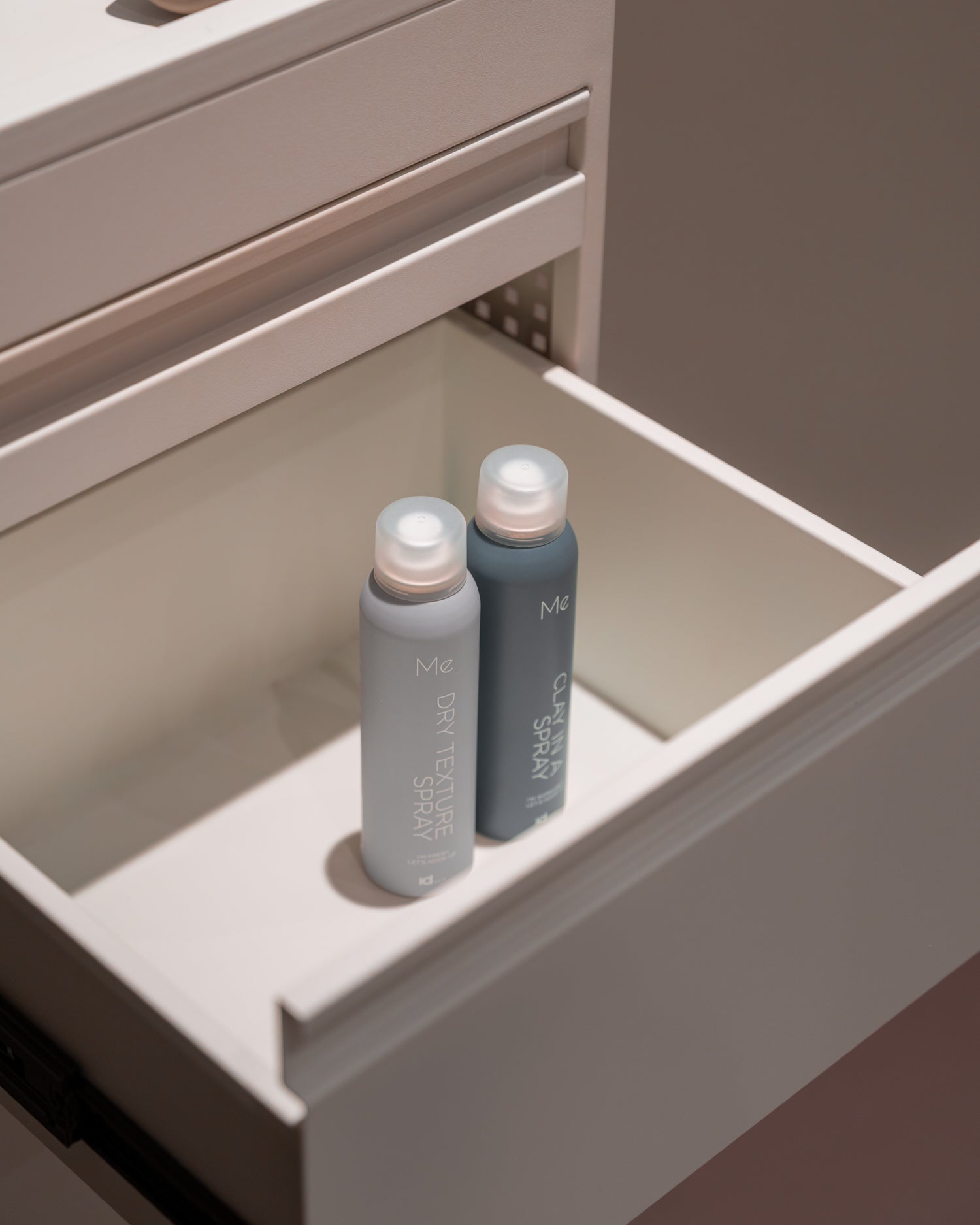 Studio 3 - Hvidt rullebord - 3 skuffer og ekstra hylde