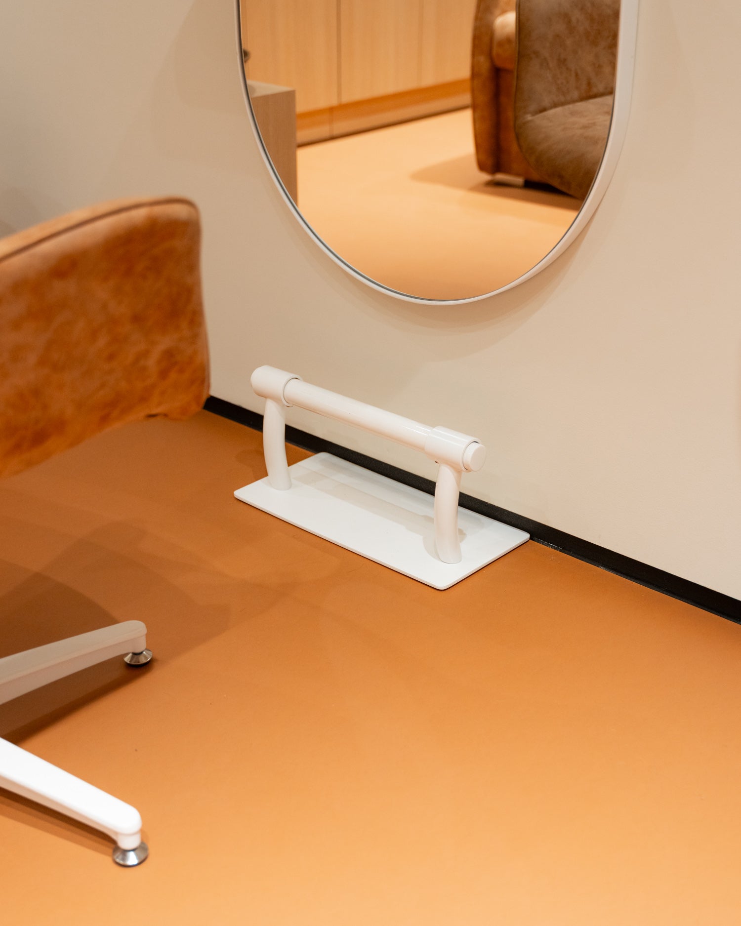 Supernova - Hvid fodstøtte - Fritstående